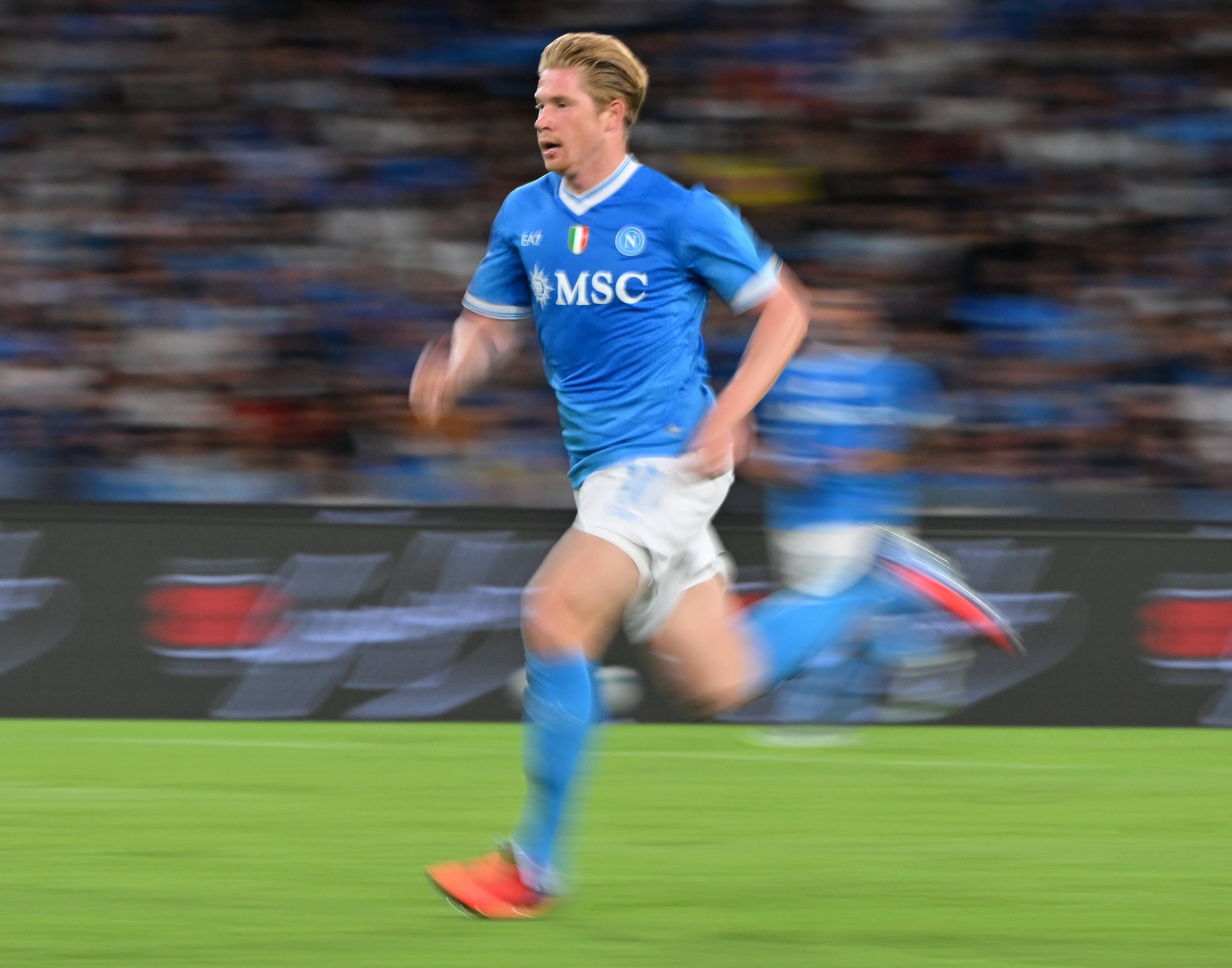 雷速体育直播官网-卡利亚里将对阵那不勒斯，战术布置成关键关注点