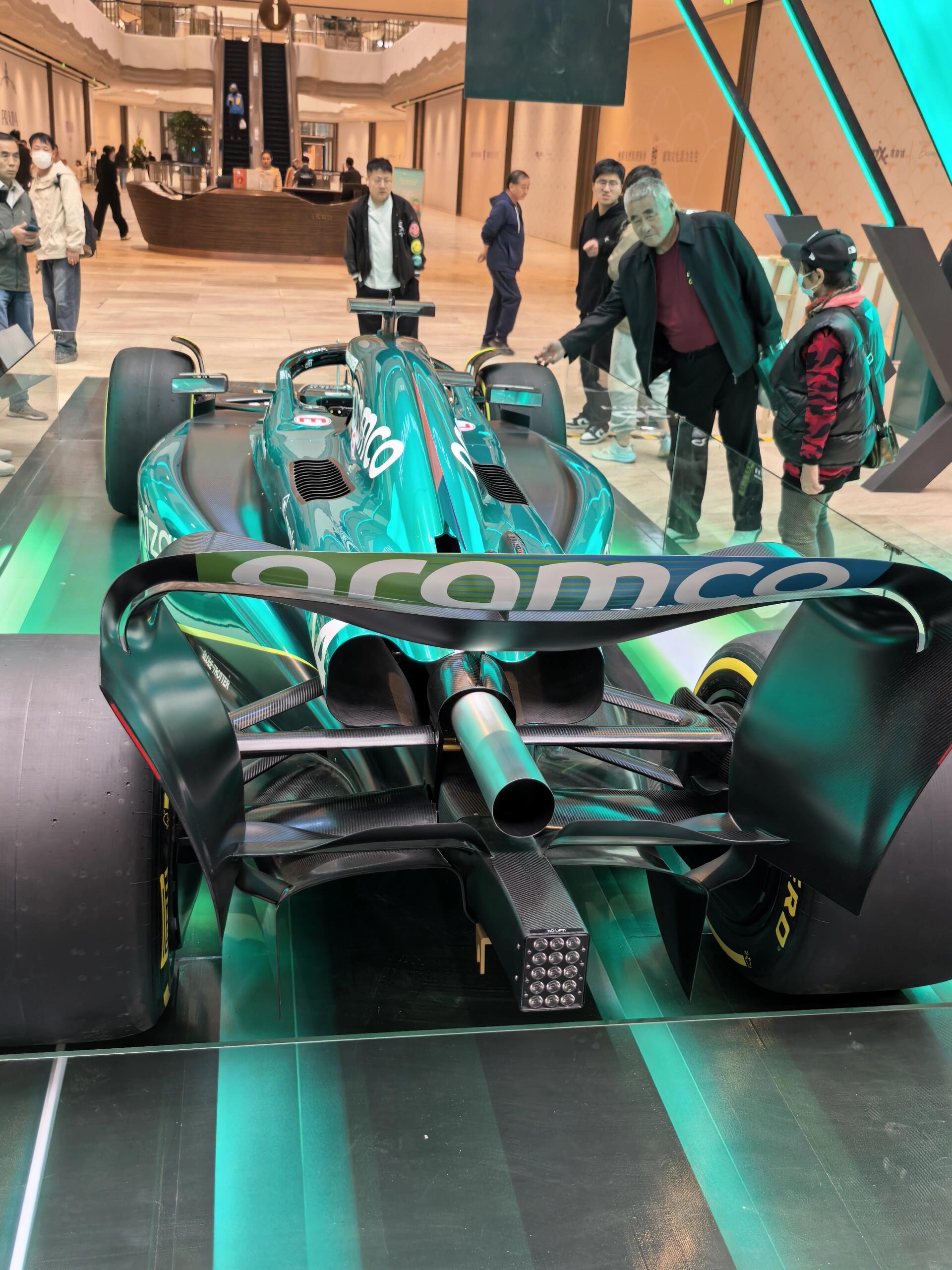 雷速体育入口-阿斯顿马丁完胜迈凯伦，汉密尔顿点燃赛场