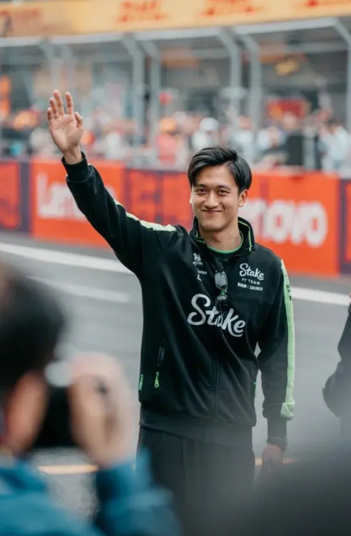 红牛二队险胜索伯车队，周冠宇高光表现