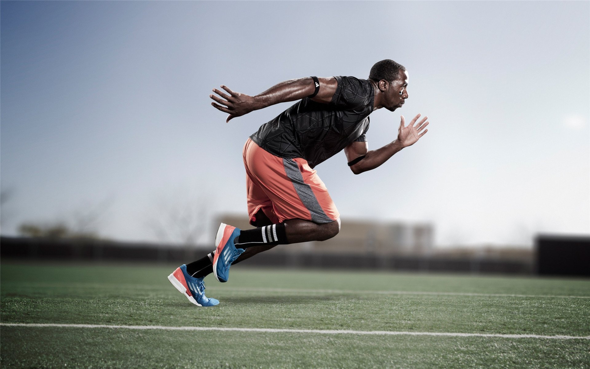 雷速篮球直播-赛道上的红与红，红牛车队轻取姊妹队，勒克莱尔刷新单圈纪录